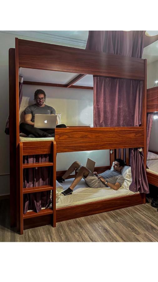 Route 66 Beach Hostel 迪拜 外观 照片