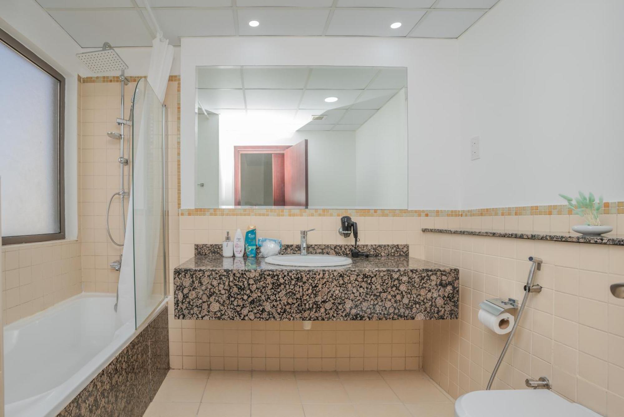 Route 66 Beach Hostel 迪拜 外观 照片